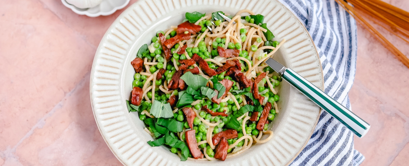 Spaghetti carbonara met tuinerwten & kalkoen spekreepjes
